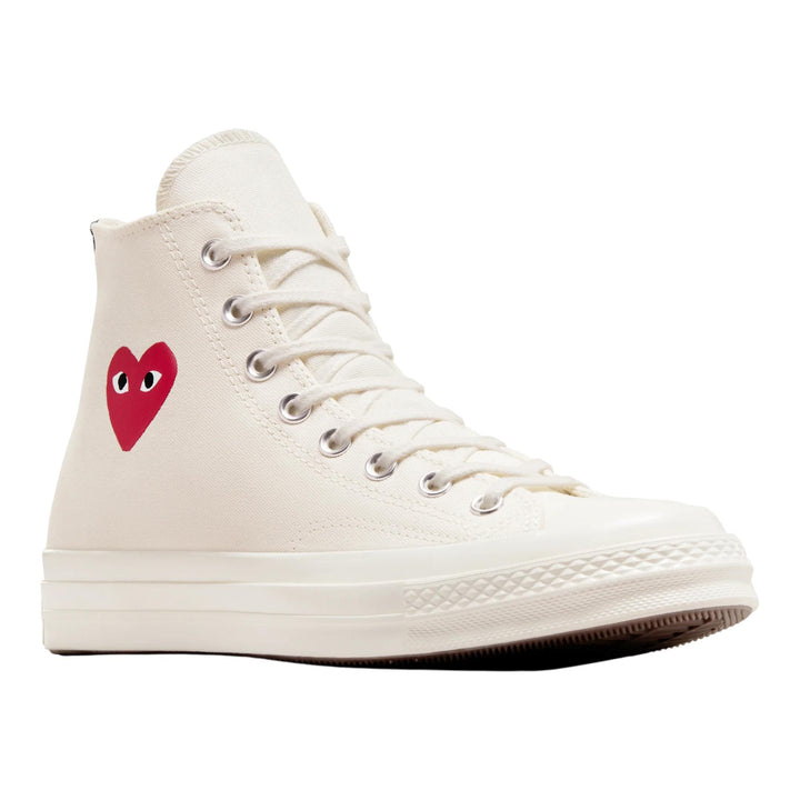 Club21 - COMME des GARCONS PLAY CONVERSE - Small Red Heart Chuck Taylor High Top - SNEAKERS - White