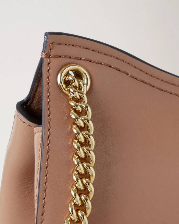 Lana Chain Shoulder High Gloss Leather