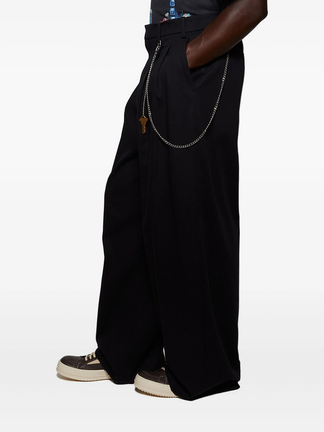 Tailored Pants With Chain