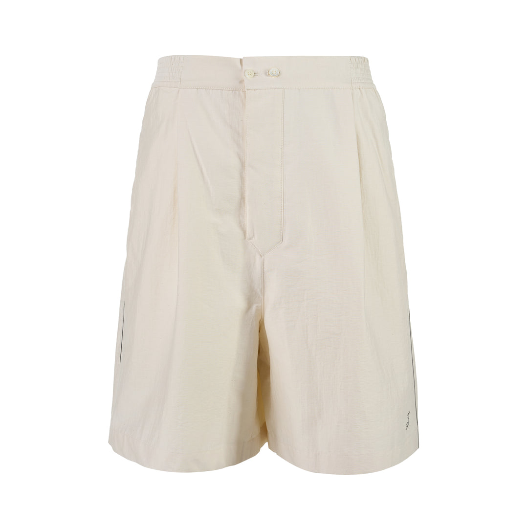 Jacquemus Le Short Pyjama cream pleated shorts with elasticated waistband, button closure and side piping, shown from the front