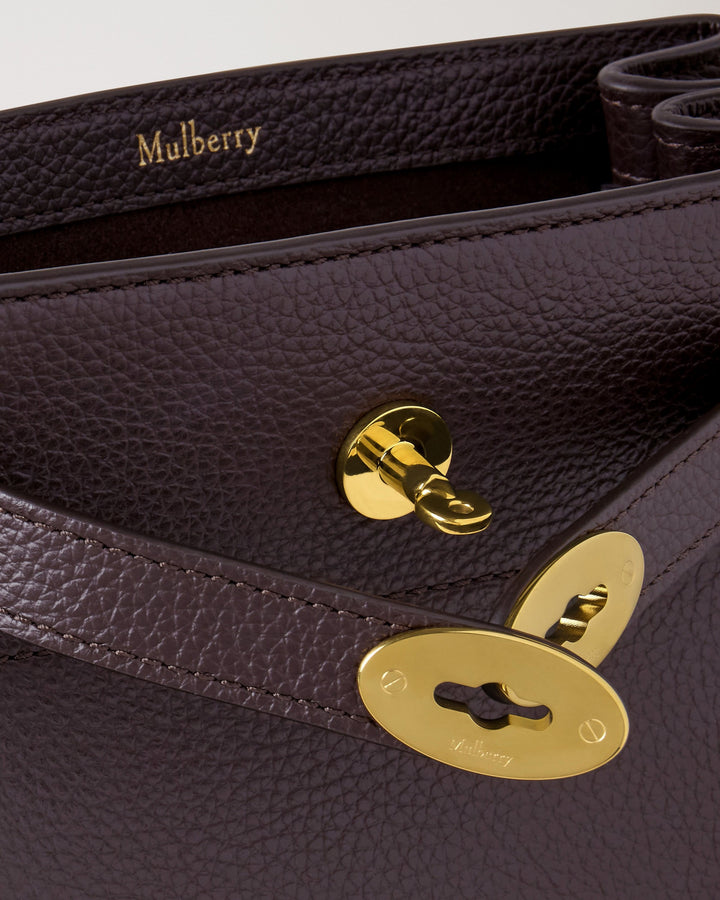 Mulberry Islington Small Classic Grain Handbag – Available at Club 21, Official Retailer in Singapore, Malaysia & Thailand with Global Shipping Online