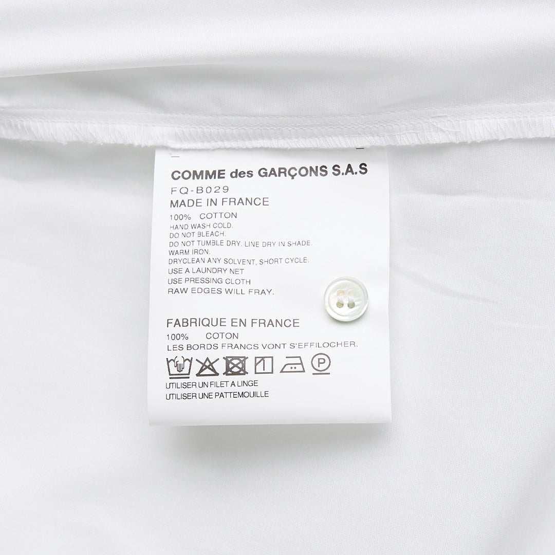 COMME des GARCONS SHIRT Classic White Button-Up Shirt – Available at Club 21, Official Retailer in Singapore, Malaysia & Thailand with Global Shipping Online