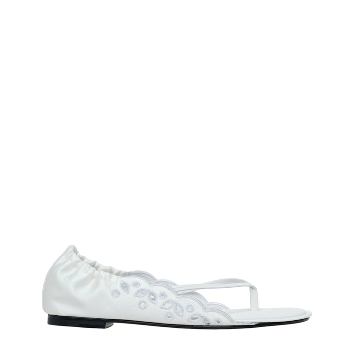 Jacquemus Flat Sandals – Available at Club 21, Official Retailer in Singapore, Malaysia & Thailand with Global Shipping Online
