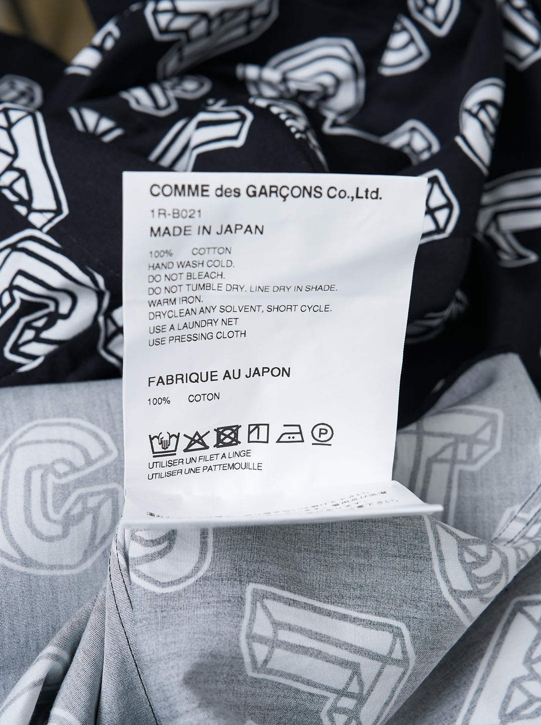 Comme des Garçons BLACK Filip Pagowski long sleeve black cotton shirt with all-over 3D white typographic letterform print and zip detailing on the front panels - view 3