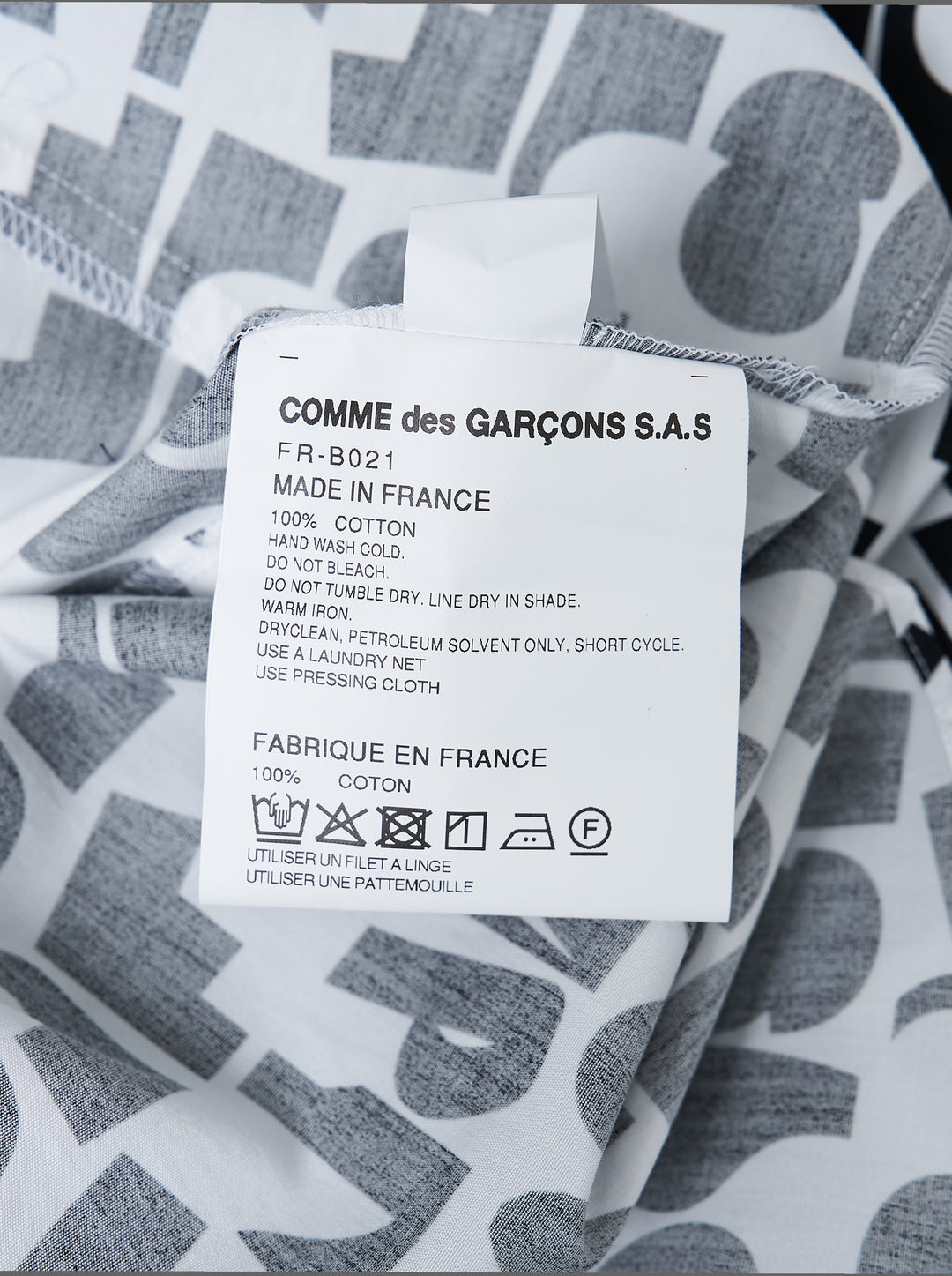 Comme des Garçons Shirt long sleeve shirt in white cotton with an all-over black abstract typography print, curved panel detail and chest pocket - view 3