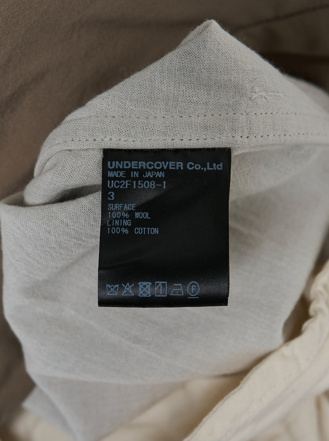 Undercover taupe cupro pants with relaxed straight leg, curved seams and a turquoise waistband button - view 4