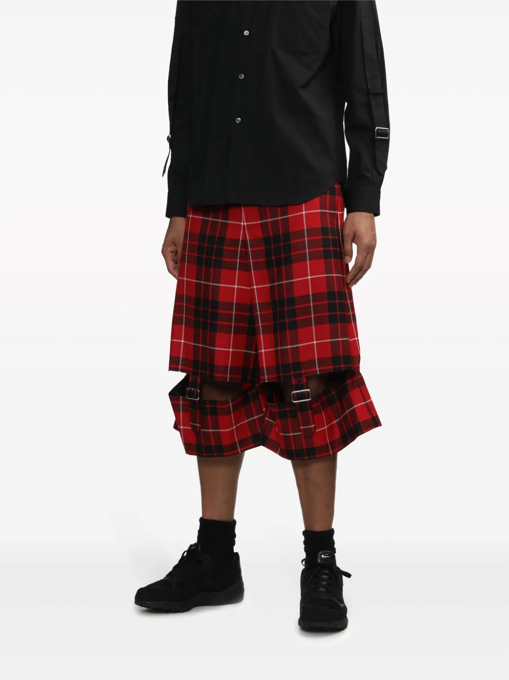 COMME-des-GARCONS-BLACK-Tartan-Check-Button-Shorts-Red-3