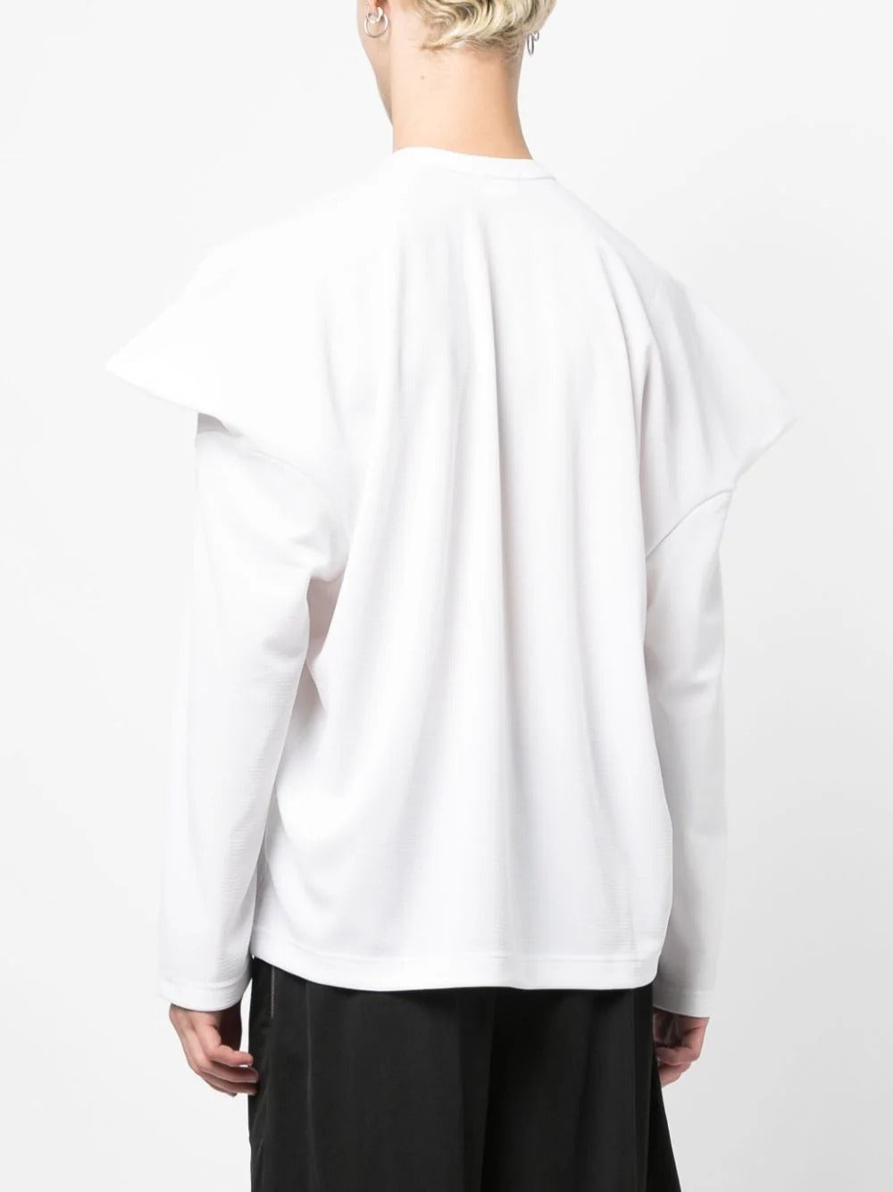 COMME-des-GARCONS-HOMME-PLUS-Asymetircal-Sleeve-T-Shirt-White-4