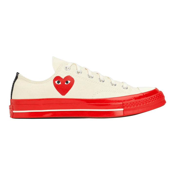 Club21 - COMME des GARCONS PLAY CONVERSE - Ct70 Low Top Red Sole Red Heart - SNEAKERS - White