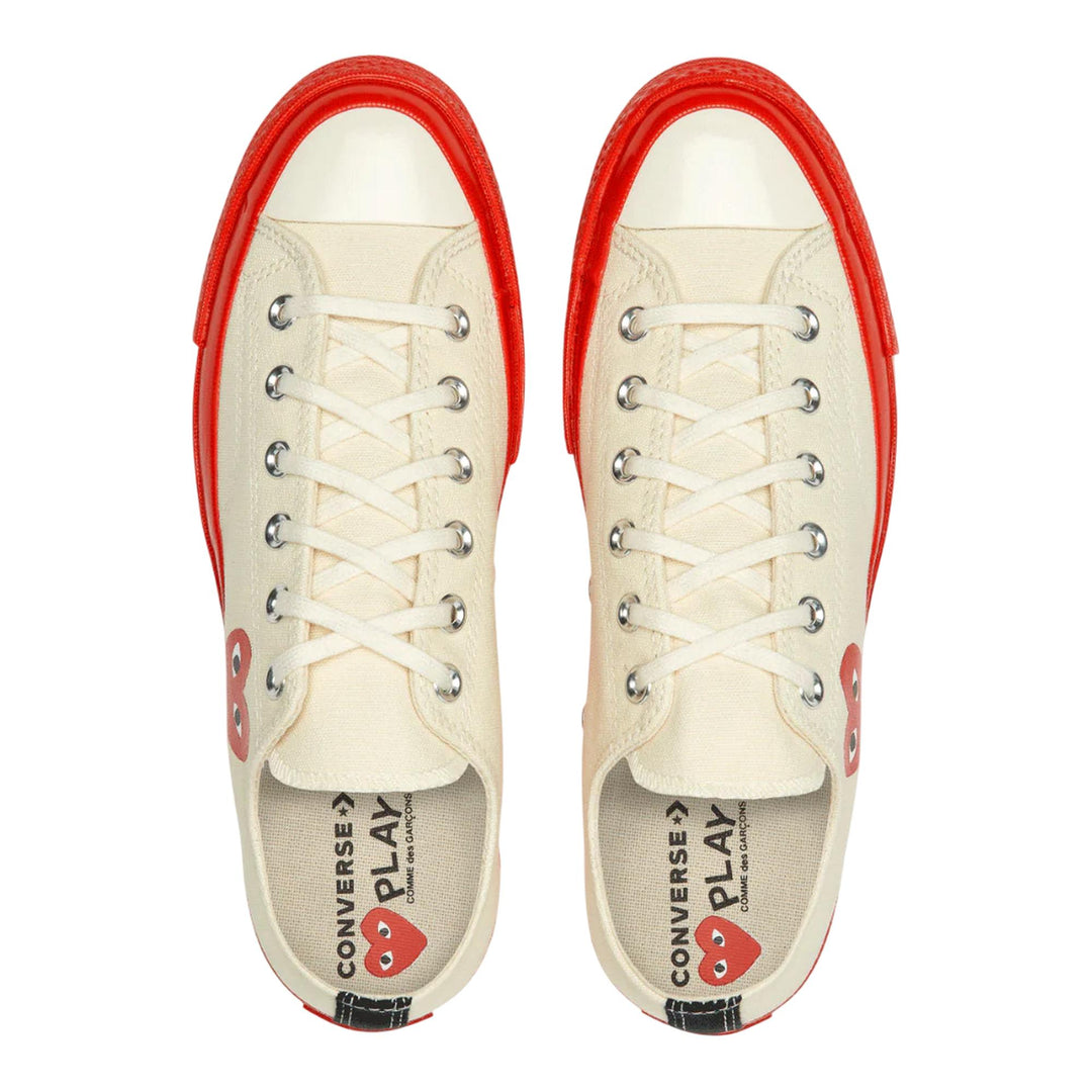 Club21 - COMME des GARCONS PLAY CONVERSE - Ct70 Low Top Red Sole Red Heart - SNEAKERS - White