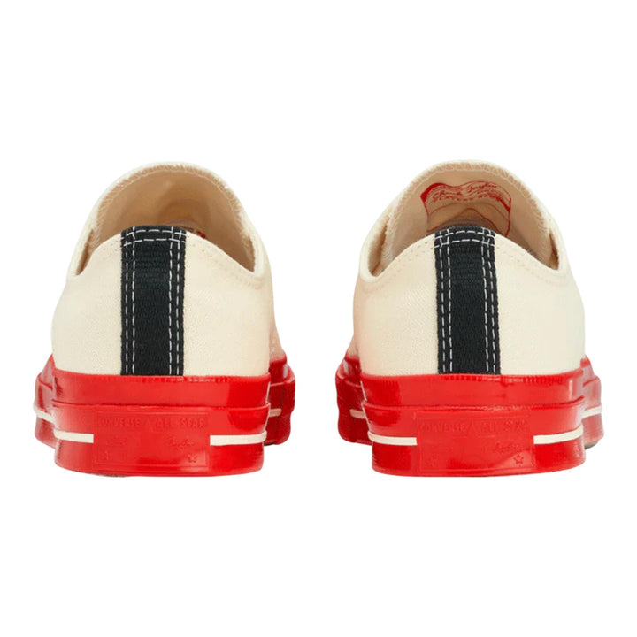 Club21 - COMME des GARCONS PLAY CONVERSE - Ct70 Low Top Red Sole Red Heart - SNEAKERS - White