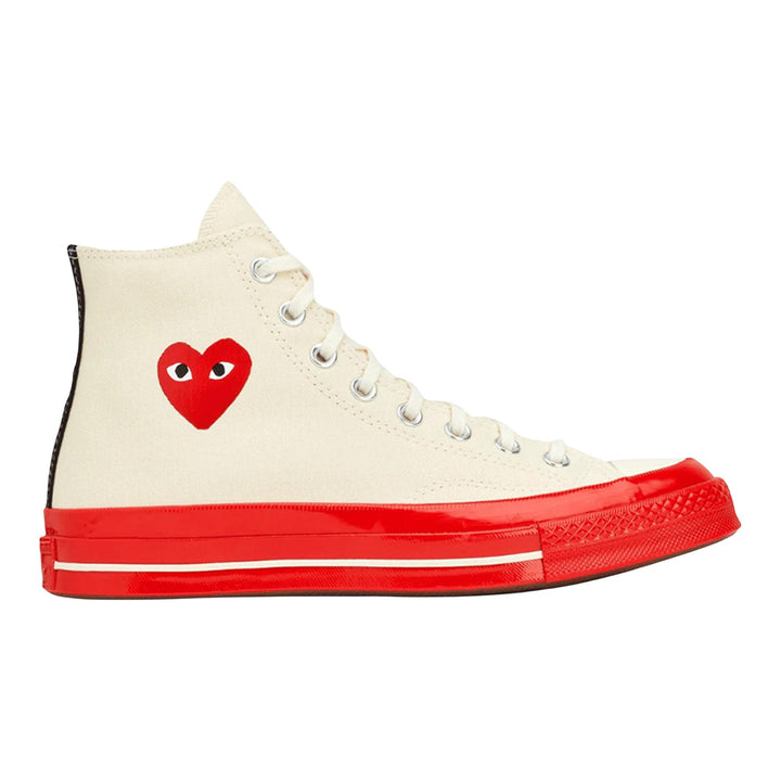 Club21 - COMME des GARCONS PLAY CONVERSE - Hi Top Red Sole Red Heart Sneakers - SNEAKERS - White