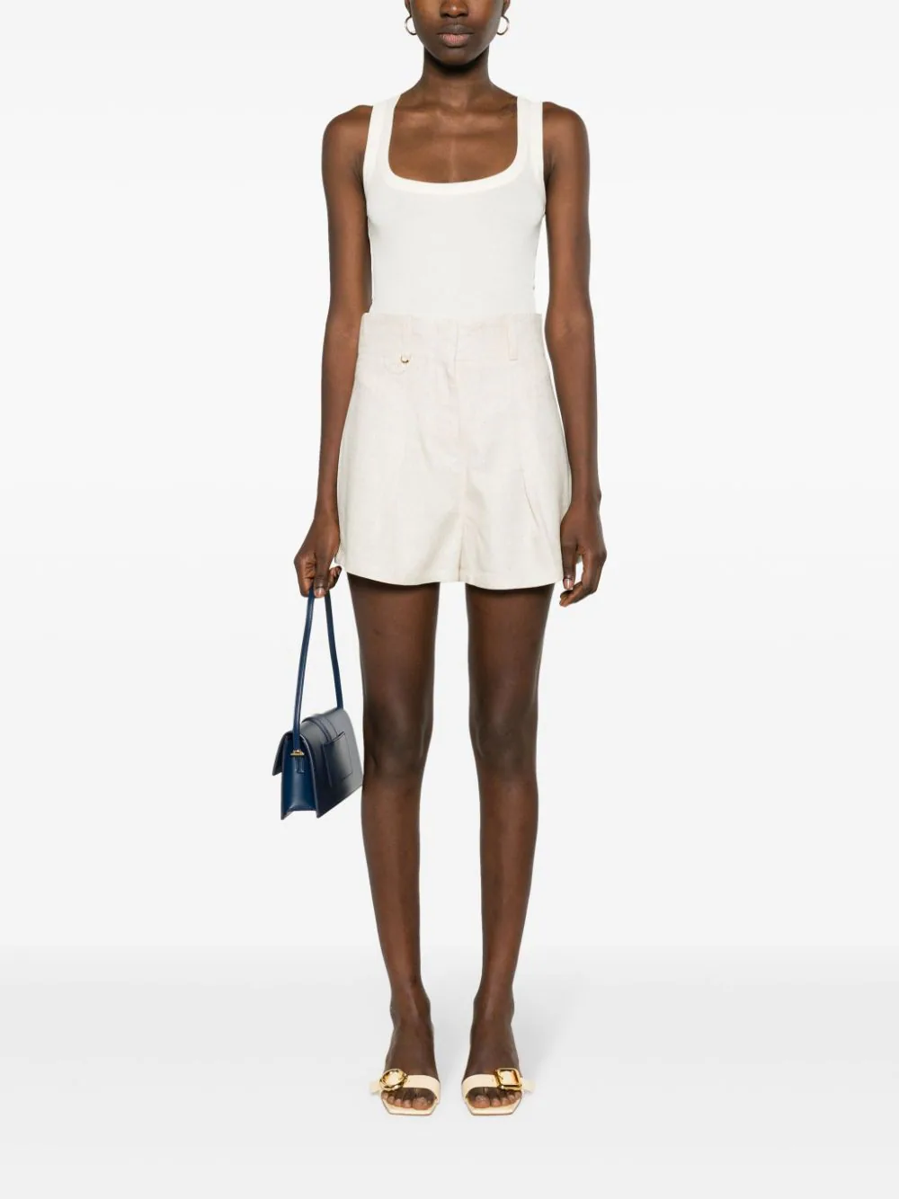 JACQUEMUS-Le-Short-Bari-Beige-2
