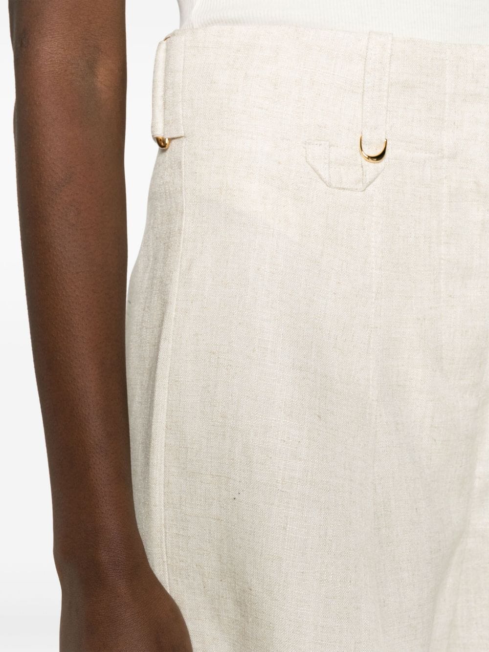 JACQUEMUS-Le-Short-Bari-Beige-5