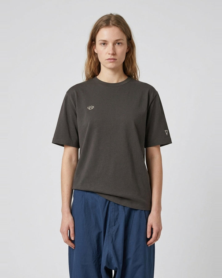Symbol Basic Tee | Blackjack | Club21 - front female