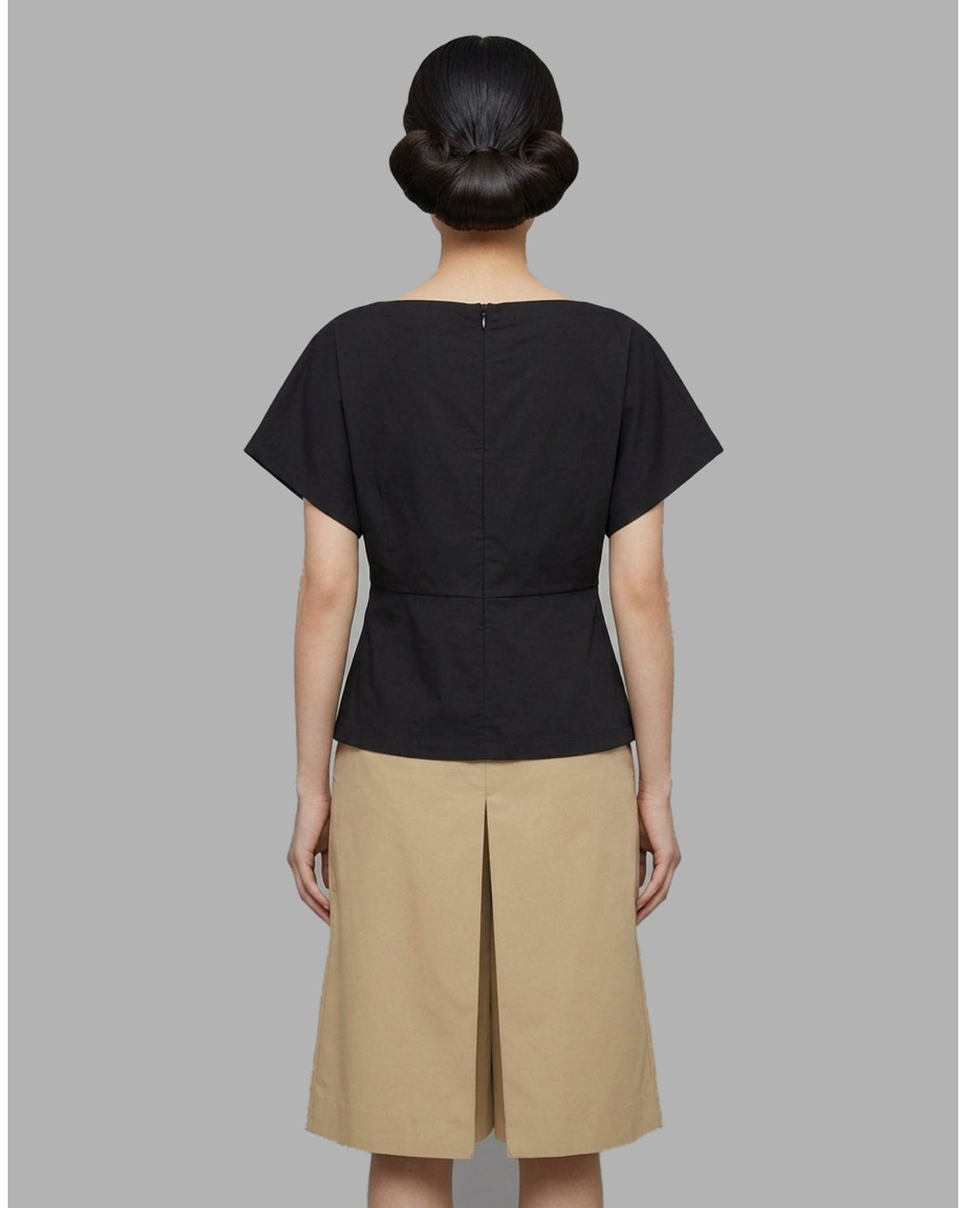 Black boat-neck short-sleeve top in light stretch rayon linen with kimono sleeves and gathered waist detail - back