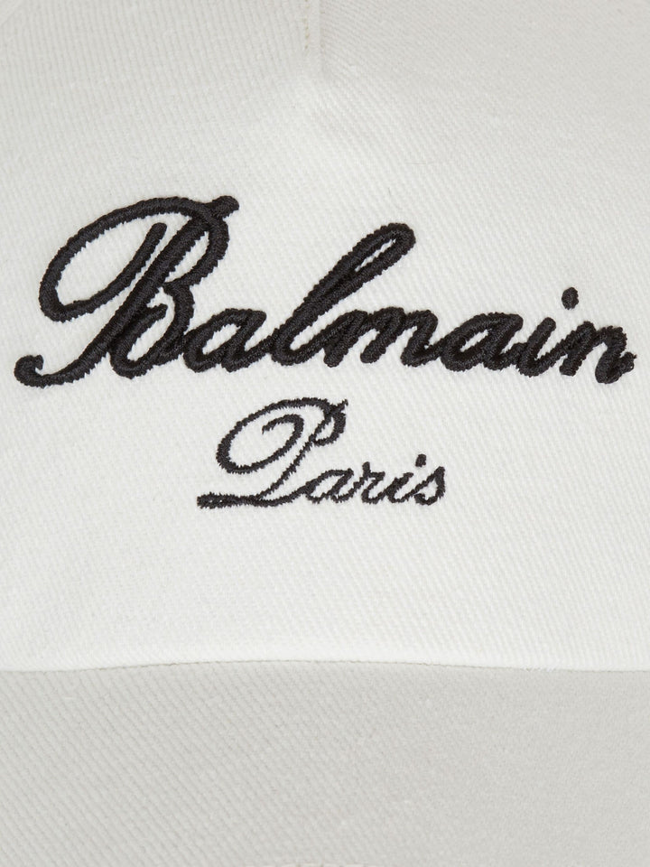 Balmain 標誌性刺繡帽子